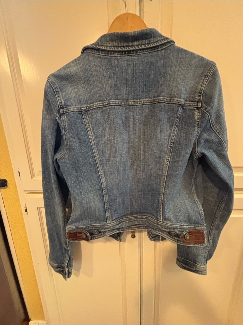 Pilcro Letterpress distressed denim jacket. Large - Picture 9 of 9